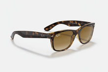 טען תמונה לגלריה, משקפי שמש Ray-Ban New Wayfarer RB2132 – Light Havana / עדשות חומות מדורגות (710/51) – 58