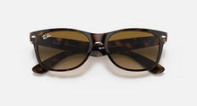 טען תמונה לגלריה, משקפי שמש Ray-Ban New Wayfarer RB2132 Light Havana 710/51 – 3