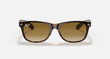 טען תמונה לגלריה, משקפי שמש Ray-Ban New Wayfarer RB2132 – 4
