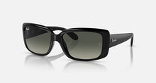 טען תמונה לגלריה, משקפי שמש Ray-Ban RB4389 – שחור מבריק / עדשות אפורות מדורגות (601/71)