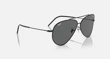 טען תמונה לגלריה, משקפי שמש Ray-Ban Lenny Kravitz x Aviator Reverse RBR0101S – שחור / עדשות אפורות כהות (002/GR)