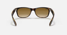 טען תמונה לגלריה, משקפי שמש Ray-Ban New Wayfarer RB2132 – 2
