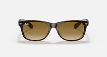 טען תמונה לגלריה, משקפי שמש Ray-Ban New Wayfarer RB2132 Light Havana 710/51 – 4
