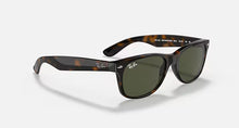 טען תמונה לגלריה, משקפי שמש Ray-Ban New Wayfarer RB2132 – טורטויס / עדשות G-15 ירוקות (902L)

