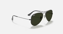 טען תמונה לגלריה, משקפי שמש Ray-Ban Aviator RB3025 Gunmetal G-15 W0879 – 2
