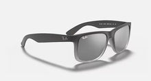 טען תמונה לגלריה, משקפי שמש Ray-Ban Justin RB4165 – אפור מט / עדשות אפורות מדורגות (852/88)
